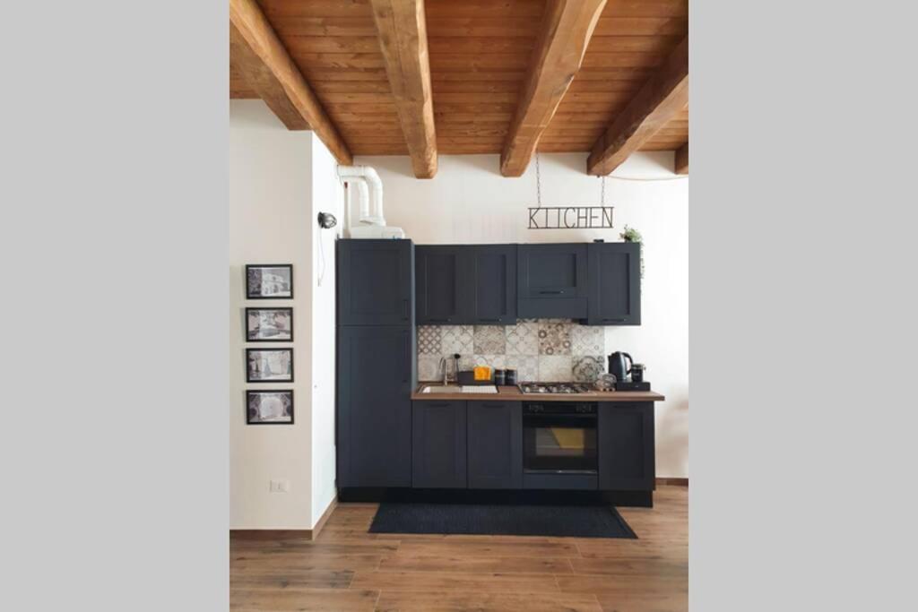 Apartament Il Caddi - Caratteristico Monolocale In Pieno Centro Storico LʼAquila Zewnętrze zdjęcie